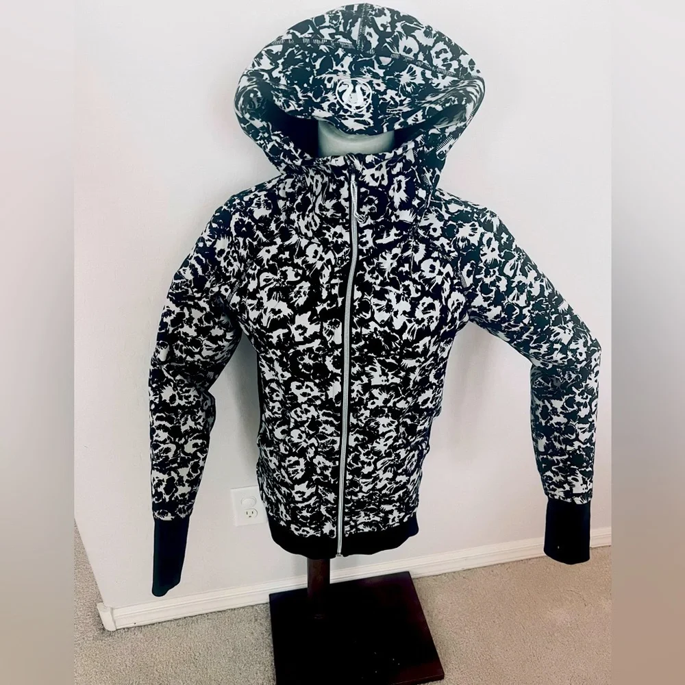 Lululemon bundle set of 5 -Define Jacket Luon, Scuba full-zip, crop jacketSize 8 - Picture 5 of 10